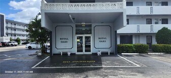 443 NE 195th St in Miami, FL - Building Photo