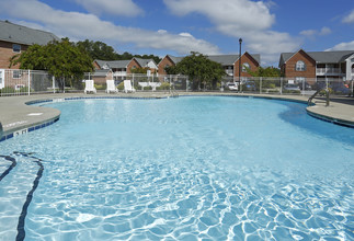 Melbourne Park in Greenville, NC - Building Photo - Building Photo