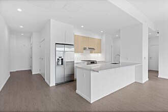 143 Old River Rd in Edgewater, NJ - Building Photo - Building Photo