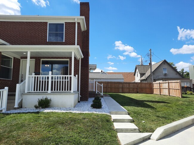 2115 Main St, Unit 2115 in Lafayette, IN - Foto de edificio - Building Photo