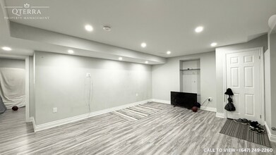 2-104 Lloyd Sanderson Dr in Brampton, ON - Building Photo - Building Photo