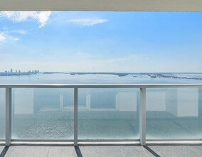 1155 Brickell Bay Dr, Unit 3410 in Miami, FL - Foto de edificio - Building Photo