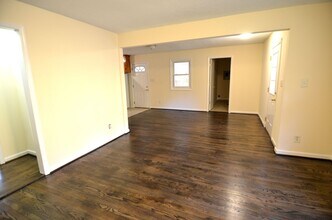 2225 Dimmocks Mill Rd in Hillsborough, NC - Building Photo - Building Photo