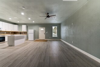 4323 Continental Dr in Houston, TX - Building Photo - Building Photo