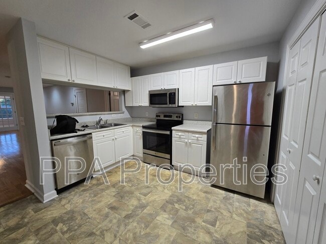 929 Morreene Rd in Durham, NC - Foto de edificio - Building Photo