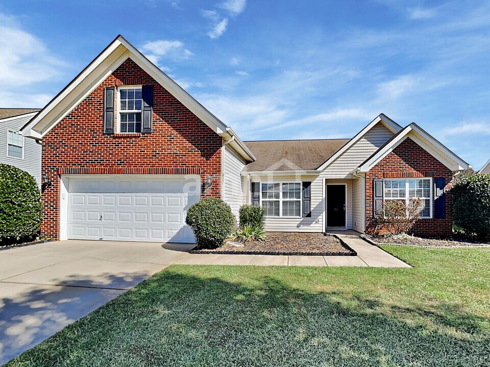 116 Golden Valley Dr in Mooresville, NC - Foto de edificio