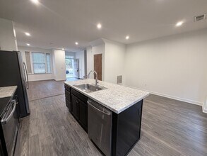 221 Brittlebrush Dr in Portsmouth, VA - Building Photo - Building Photo