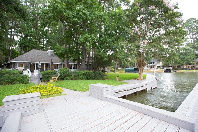 property at 3007 Willowbend Rd