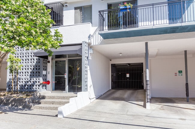630 Mariposa in Oakland, CA - Foto de edificio - Building Photo