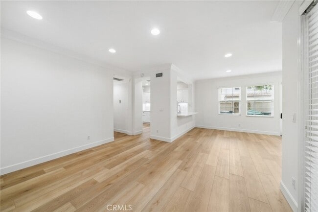 236 Terra Cotta in Irvine, CA - Foto de edificio - Building Photo