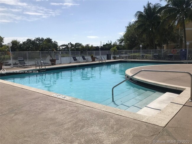 2341 NW 33rd St, Unit 405 in Oakland Park, FL - Foto de edificio - Building Photo