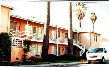 Edgewater Beach Motel in Long Beach, CA - Building Photo - Building Photo