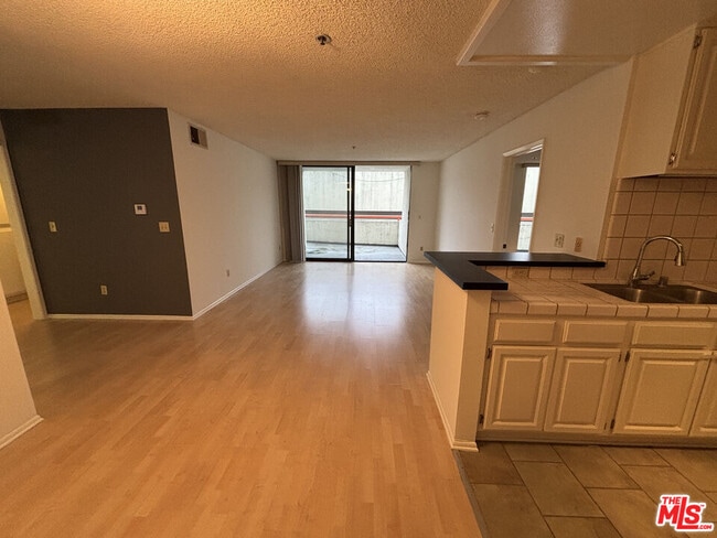 222 S Central Ave in Los Angeles, CA - Building Photo - Building Photo