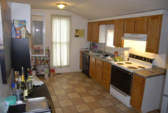 property at 418 E 9th St