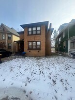 1023 N Court St in Rockford, IL - Building Photo