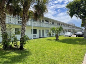 101 NW 204th St in Miami Gardens, FL - Building Photo