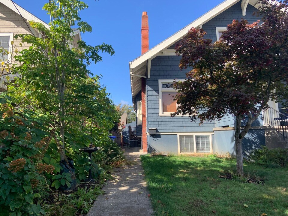 2427 NE 9th Ave in Portland, OR - Building Photo