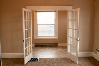 124 E Orchard Ave in Selah, WA - Building Photo - Building Photo