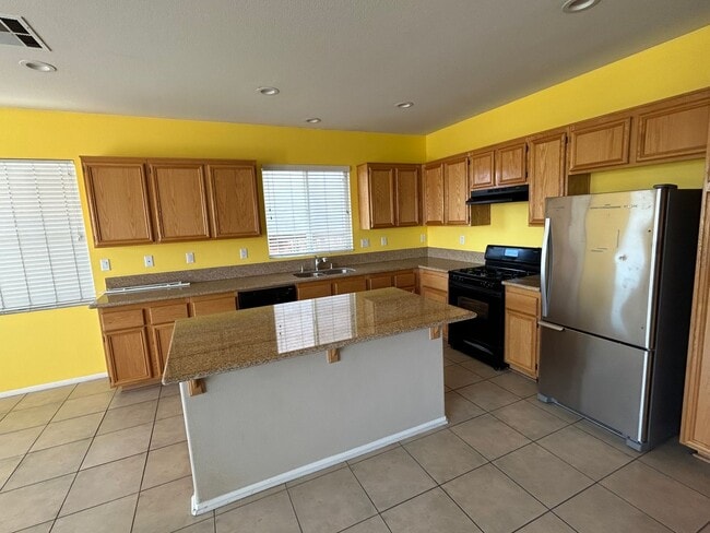 22039 Goldenchain St in Moreno Valley, CA - Building Photo - Building Photo