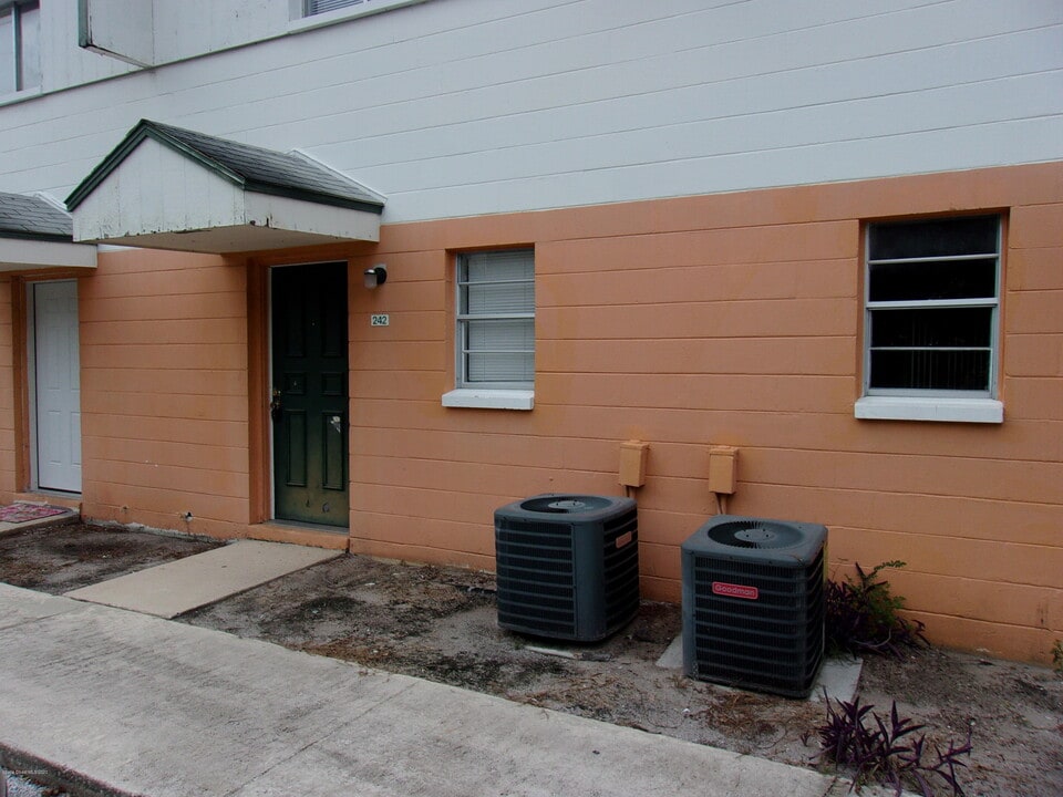 1711 Dixon Blvd in Cocoa, FL - Building Photo
