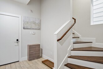 2106 Dennis St in Houston, TX - Building Photo - Building Photo