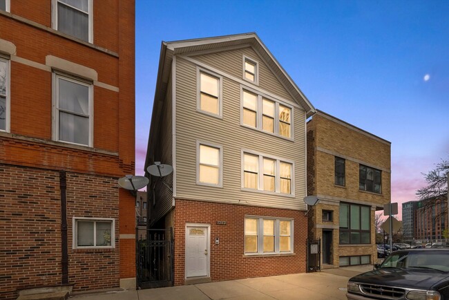 1202 W Huron St in Chicago, IL - Building Photo - Building Photo
