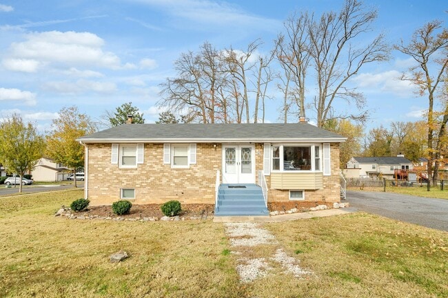 property at 900 E Tantallon Dr