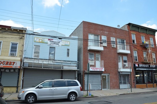 737 Liberty Ave in Brooklyn, NY - Foto de edificio - Building Photo