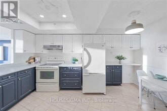 1230 Marlborough Ct in Oakville, ON - Building Photo - Building Photo