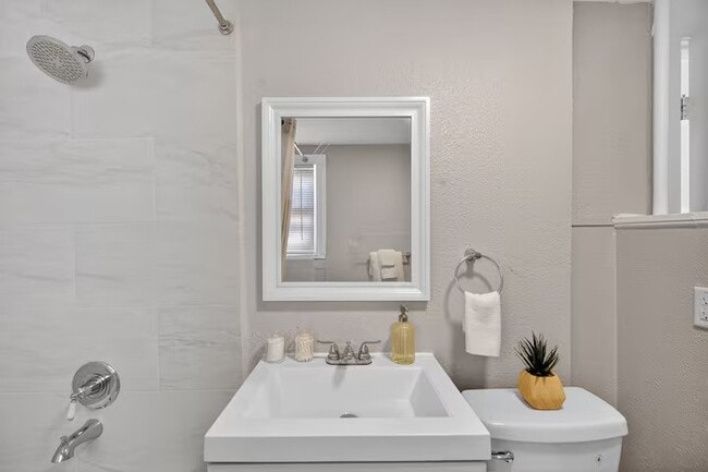 property at 1401 Collier St