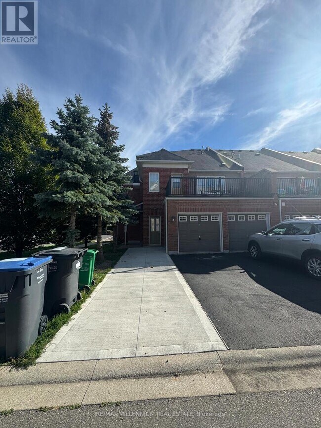52 Commuter Dr in Brampton, ON - Building Photo - Building Photo