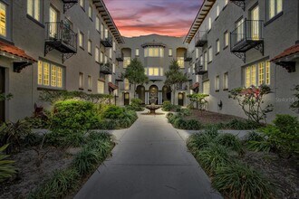 2117 W Dekle Ave in Tampa, FL - Building Photo - Building Photo