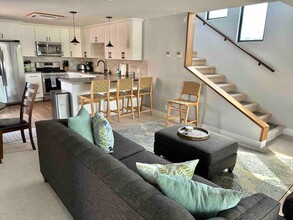 747 Island Ct in San Diego, CA - Building Photo - Building Photo