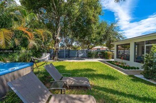 5515 Spruce Ave in West Palm Beach, FL - Building Photo