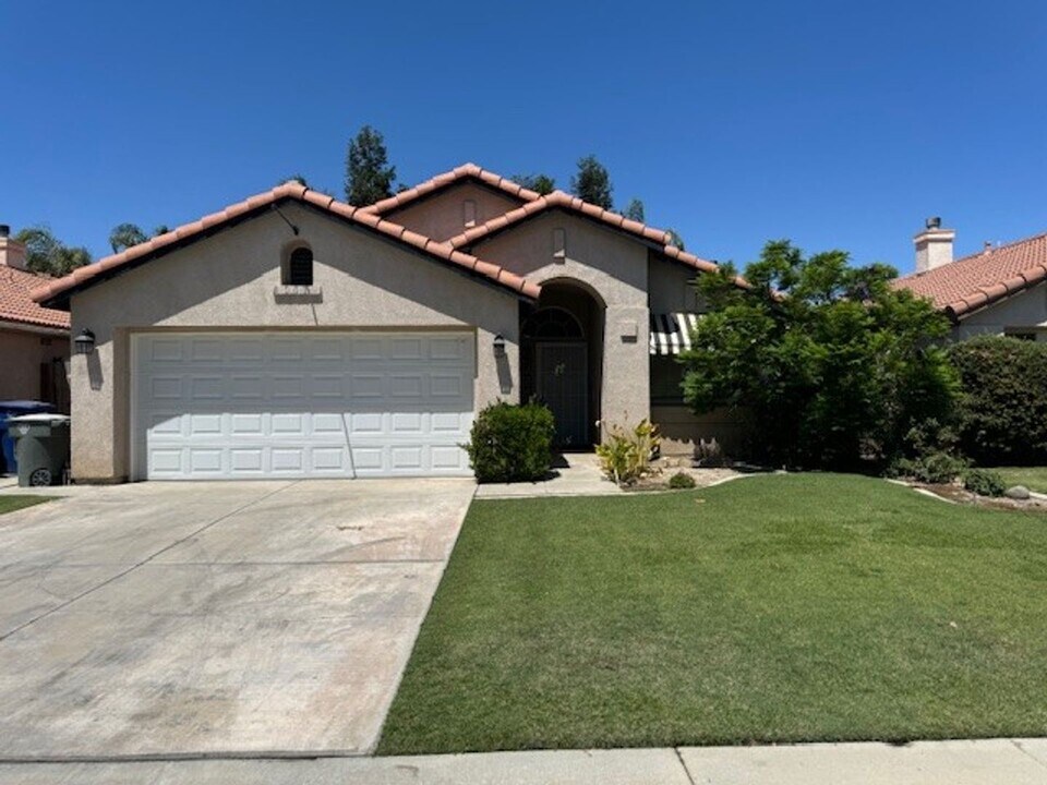 4003 Boswellia Dr in Bakersfield, CA - Building Photo