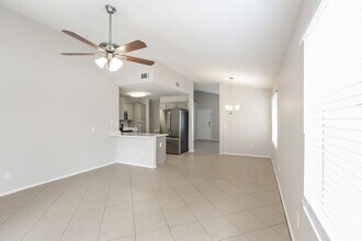 5033 E Covina St in Mesa, AZ - Foto de edificio - Building Photo