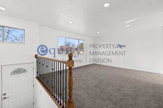 8537 S Ray Cir in Sandy, UT - Building Photo - Building Photo