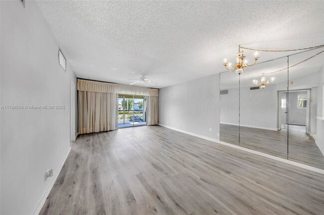 257 S Cypress Rd in Pompano Beach, FL - Building Photo - Building Photo