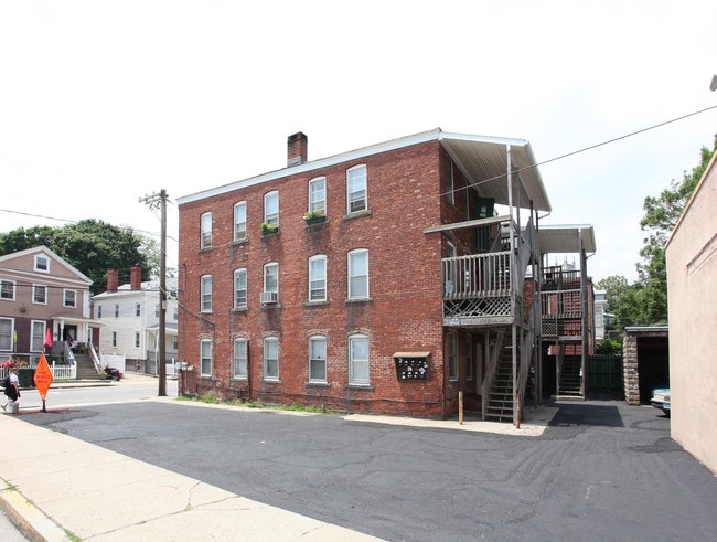 23 Tilley St in New London, CT - Foto de edificio - Building Photo