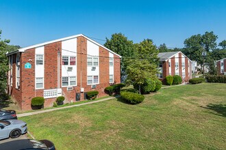 MEADOWBROOK GARDENS APARTMENTS in Parsippany, NJ - Building Photo - Building Photo