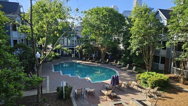 property at 517 N Graham St
