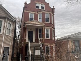 5323 S Damen Ave in Chicago, IL - Building Photo