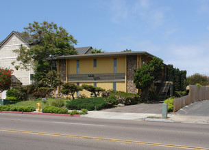 Casa Vista Apartments in Chula Vista, CA - Building Photo - Building Photo