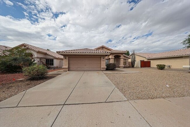 2810 S Los Altos Pl