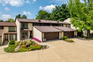 Westwood Village Condominiums in Fairlawn, OH - Building Photo