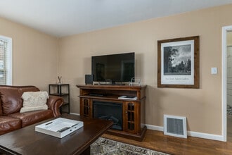 219 S 10th Ave in Pocatello, ID - Foto de edificio - Building Photo