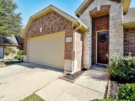 9824 Mcfarring Dr in Fort Worth, TX - Building Photo