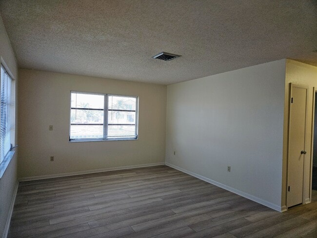 360 137th Ave Cir in Madeira Beach, FL - Building Photo - Building Photo
