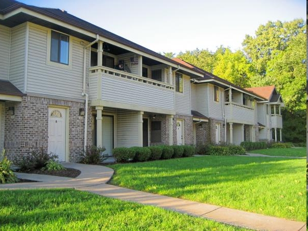 Windwood Clearing Apartments in West Allis, WI - Foto de edificio