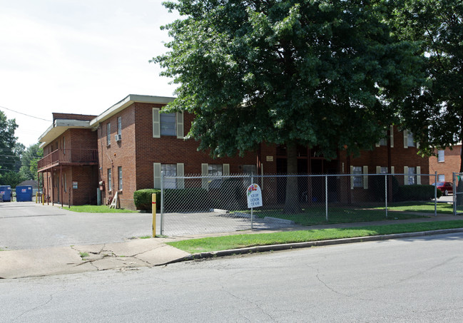 Graham Manor Apartments in Memphis, TN - Building Photo - Building Photo